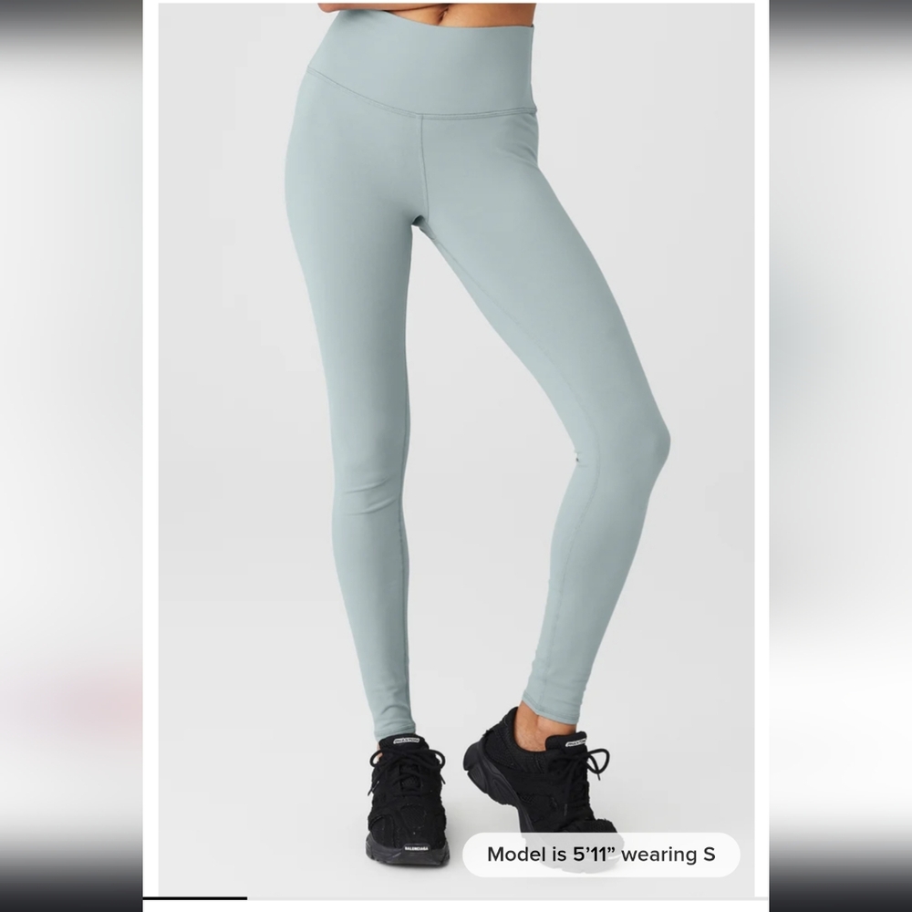 Alo airbrush legging in cosmic grey